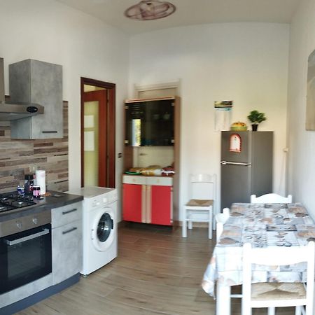 كاربونيا Casa Vacanze"Il Bouganville" المظهر الخارجي الصورة