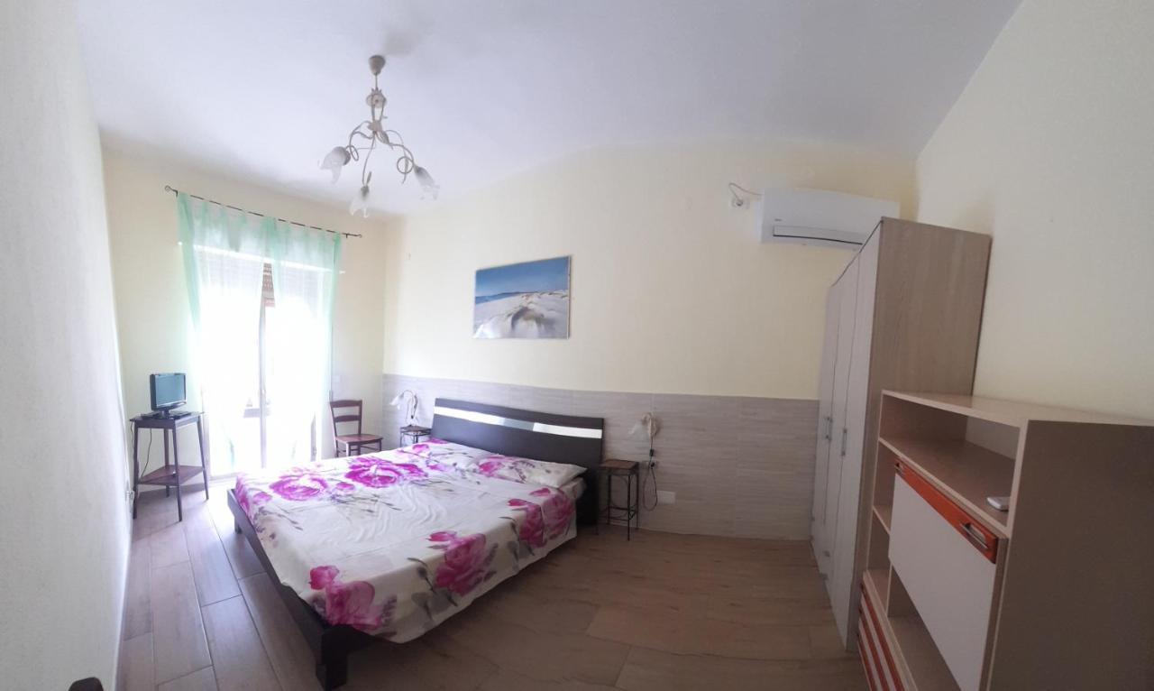 كاربونيا Casa Vacanze"Il Bouganville" المظهر الخارجي الصورة