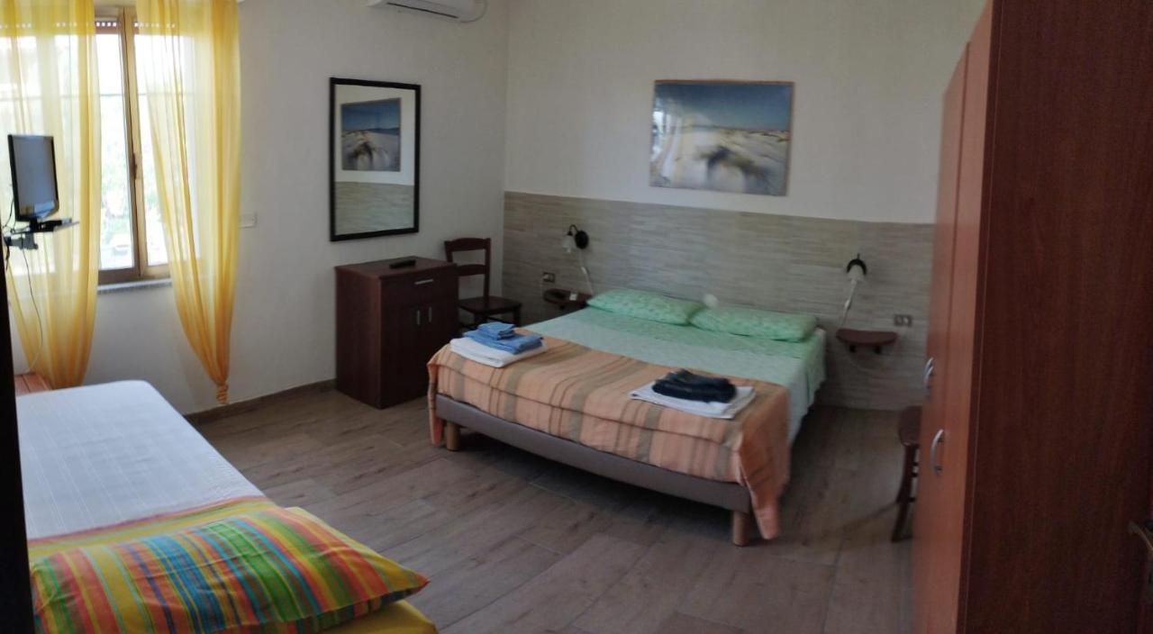 كاربونيا Casa Vacanze"Il Bouganville" المظهر الخارجي الصورة