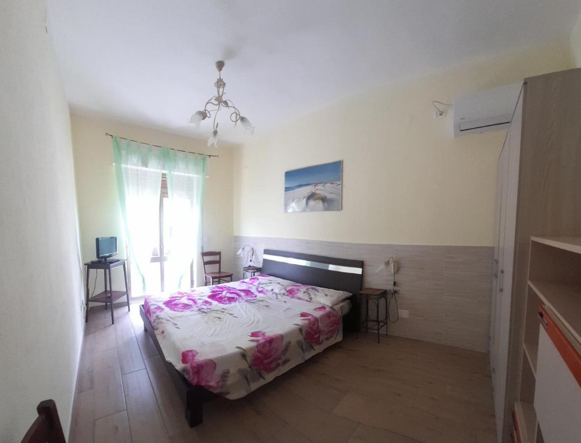 كاربونيا Casa Vacanze"Il Bouganville" المظهر الخارجي الصورة