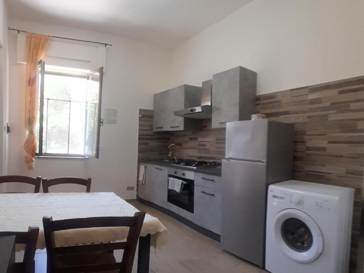 كاربونيا Casa Vacanze"Il Bouganville" المظهر الخارجي الصورة